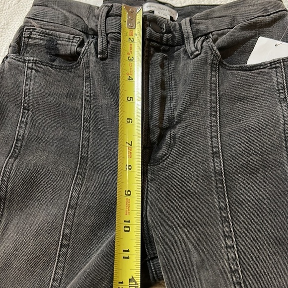 Good American denim. NWT Size 6/28. - Picture 8 of 14